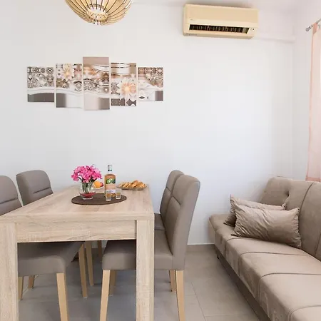 Oleander Apartment