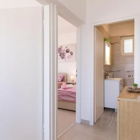 Oleander Apartment *